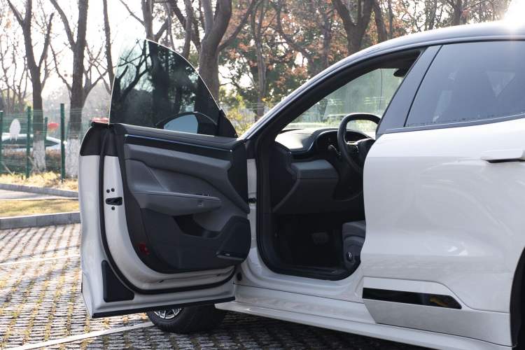 Used Zeekr 001 2025 WE Edition 95 kWh All-Wheel Drive Exterior 9