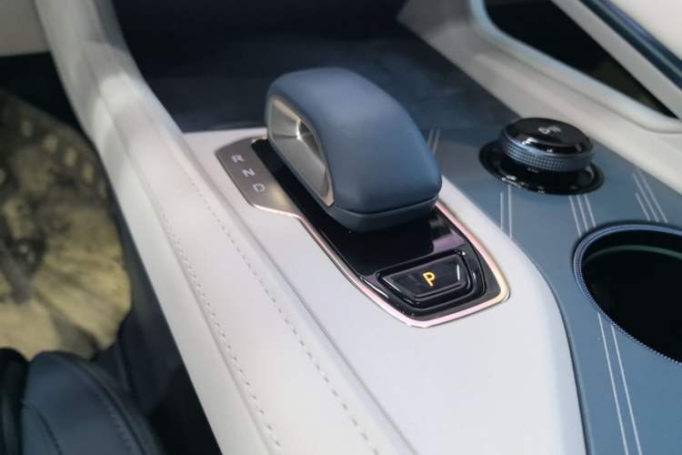 Used Zeekr 001 2025 YOU Edition 100 kWh All-Wheel Drive Gear Lever