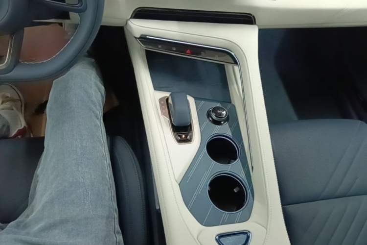 Used Zeekr 001 2025 YOU Edition 100 kWh All-Wheel Drive Gear Lever