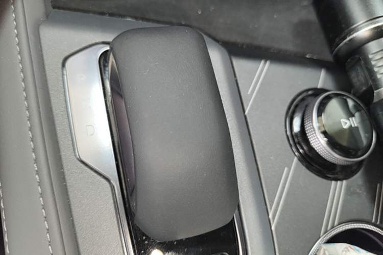 Used Zeekr 001 2025 WE Edition 95 kWh All-Wheel Drive Gear Lever