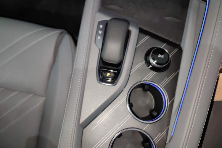 Used Zeekr 001 2025 YOU Edition 100 kWh All-Wheel Drive Gear Lever