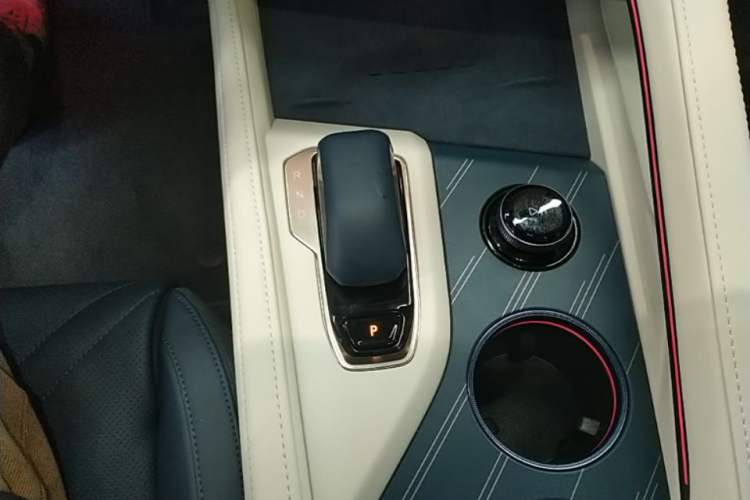 Used Zeekr 001 2025 YOU Edition 100 kWh All-Wheel Drive Gear Lever