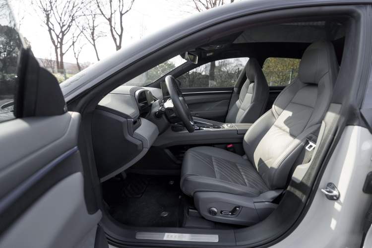 Used Zeekr 001 2025 WE Edition 95 kWh All-Wheel Drive Interior 2