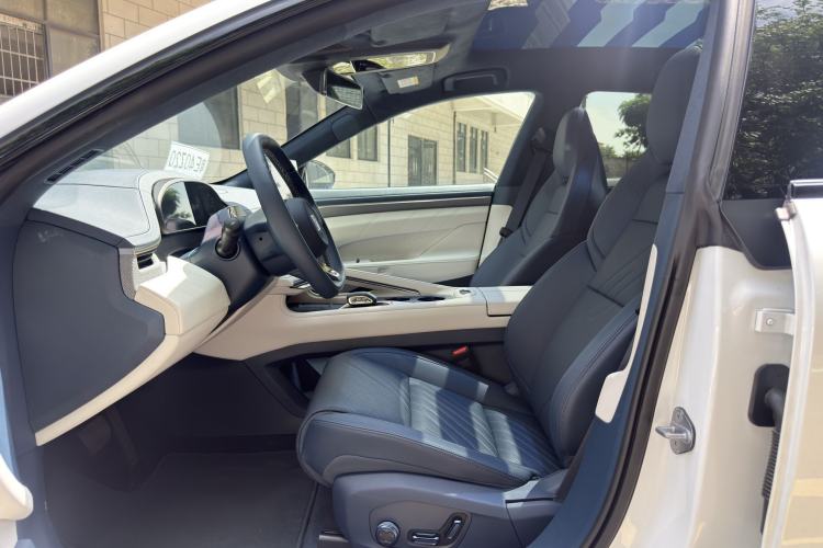 Used Zeekr 001 2025 YOU Edition 100 kWh All-Wheel Drive Interior 2