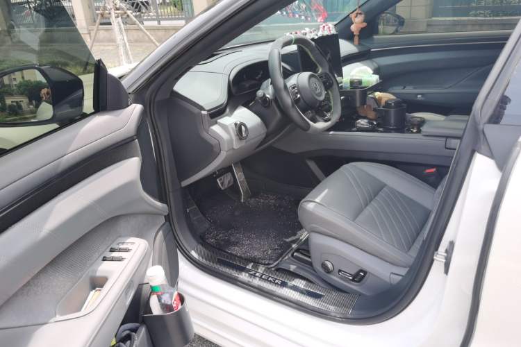 Used Zeekr 001 2025 WE Edition 100 kWh Rear-Wheel Drive Interior 3