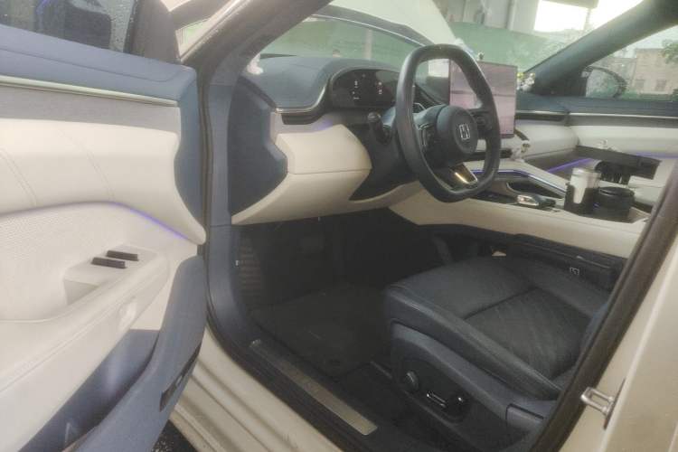 Used Zeekr 001 2025 WE Edition 95 kWh All-Wheel Drive Interior 3