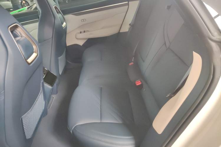 Used Zeekr 001 2025 WE Edition 100 kWh Rear-Wheel Drive Interior 4
