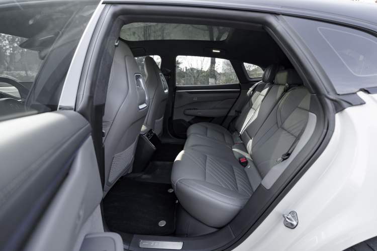 Used Zeekr 001 2025 WE Edition 95 kWh All-Wheel Drive Interior 4