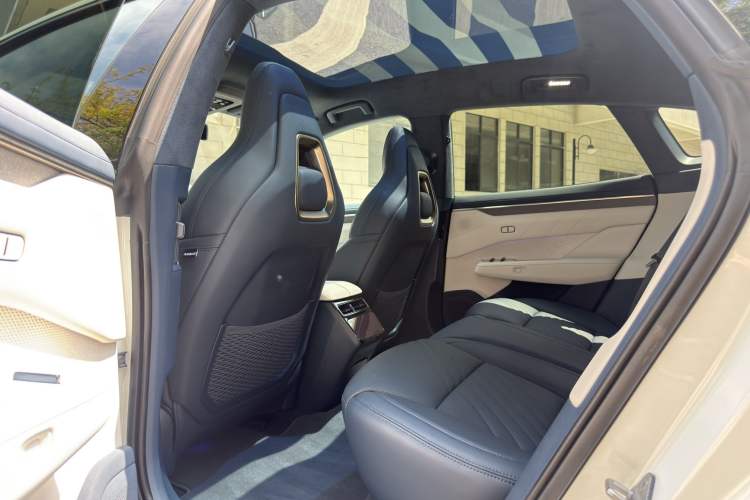 Used Zeekr 001 2025 YOU Edition 100 kWh All-Wheel Drive Interior 6