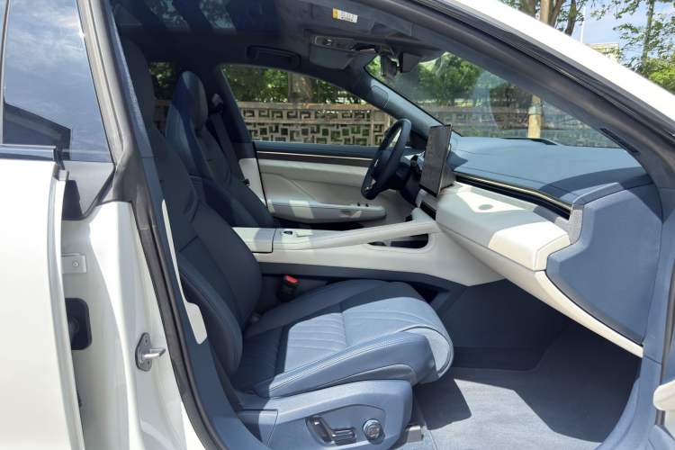 Used Zeekr 001 2025 YOU Edition 100 kWh All-Wheel Drive Interior 7