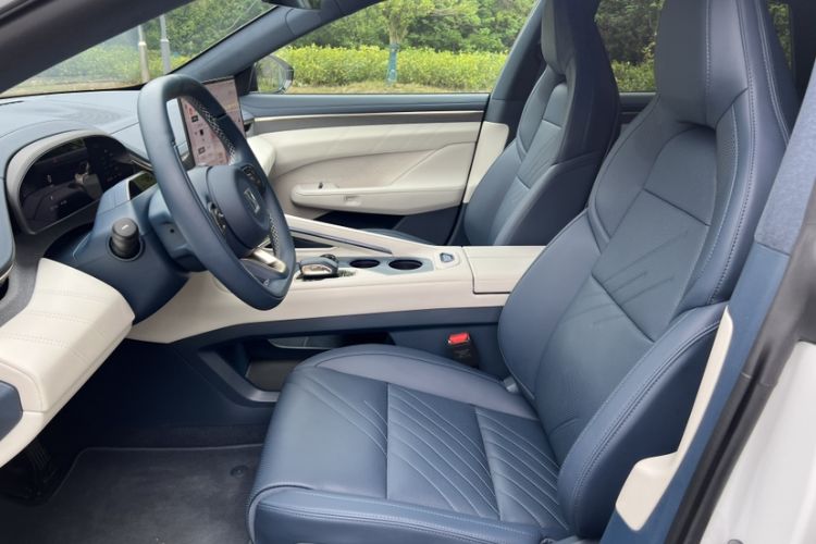 Used Zeekr 001 2025 YOU Edition 100 kWh All-Wheel Drive Interior 8