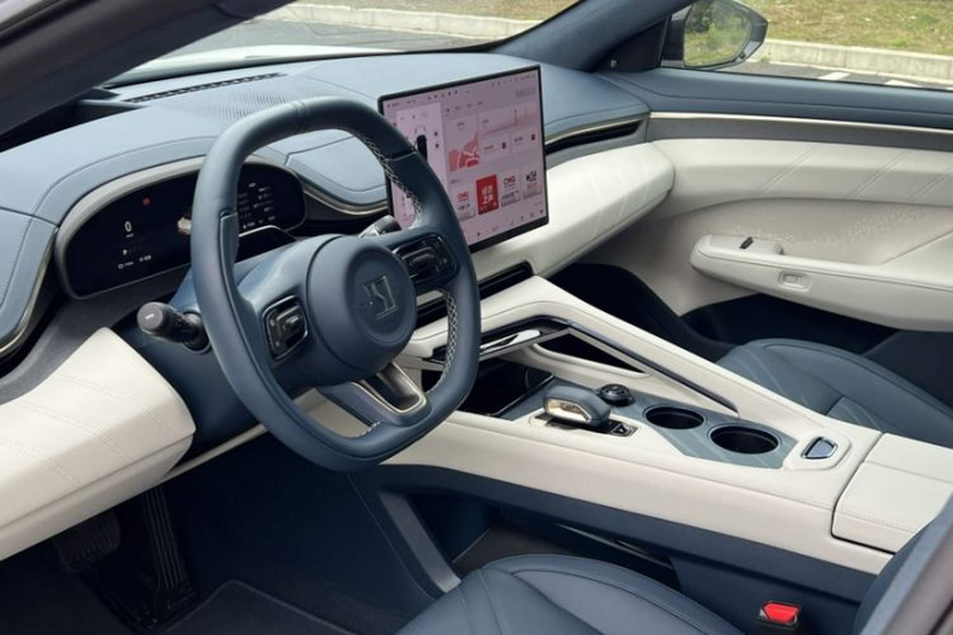 Used Zeekr 001 2025 YOU Edition 100 kWh All-Wheel Drive Interior 9