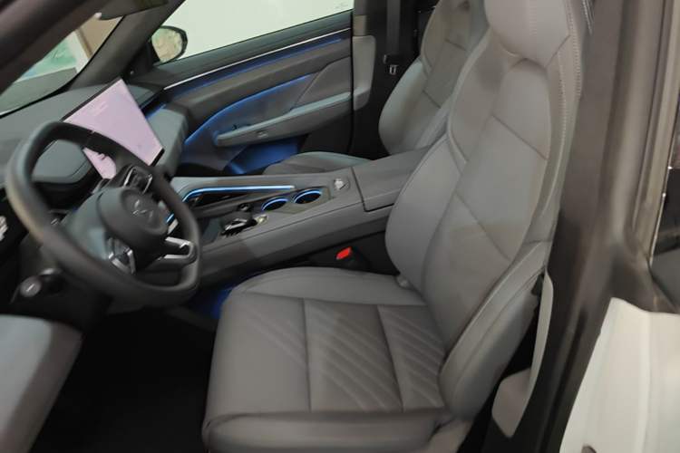 Used Zeekr 001 2025 YOU Edition 100 kWh All-Wheel Drive Left Front Seat