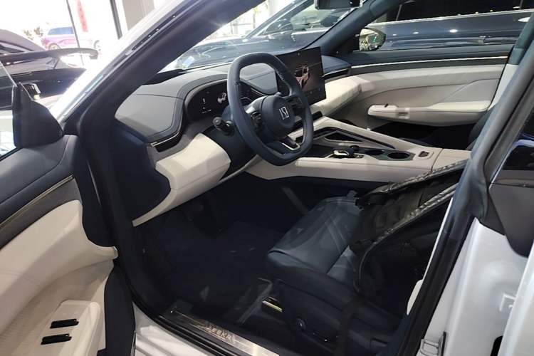 Used Zeekr 001 2025 YOU Edition 100 kWh All-Wheel Drive Left Front Seat