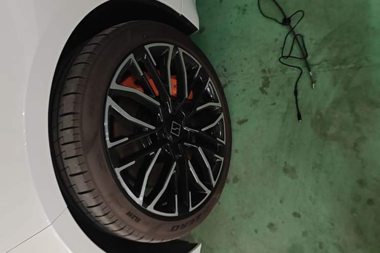 Used Zeekr 001 2025 YOU Edition 100 kWh All-Wheel Drive Left Front Wheel Hub