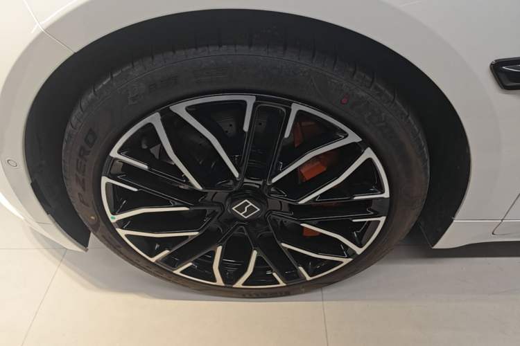 Used Zeekr 001 2025 YOU Edition 100 kWh All-Wheel Drive Left Front Wheel Hub