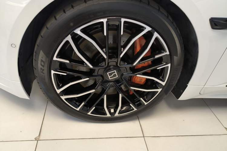 Used Zeekr 001 2025 YOU Edition 100 kWh All-Wheel Drive Left Front Wheel Hub