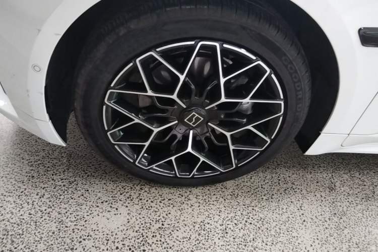 Used Zeekr 001 2025 WE Edition 100 kWh Rear-Wheel Drive Left Front Wheel Hub