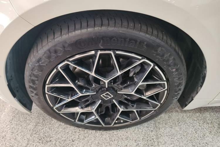 Used Zeekr 001 2025 WE Edition 95 kWh All-Wheel Drive Left Front Wheel Hub