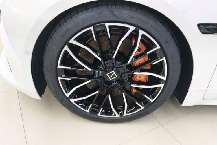 Used Zeekr 001 2025 YOU Edition 100 kWh All-Wheel Drive Left Front Wheel Hub