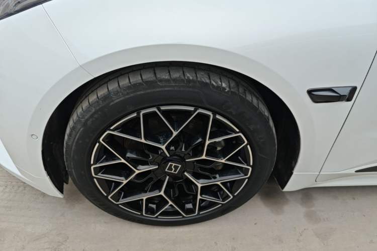 Used Zeekr 001 2025 WE Edition 100 kWh Rear-Wheel Drive Left Front Wheel Hub