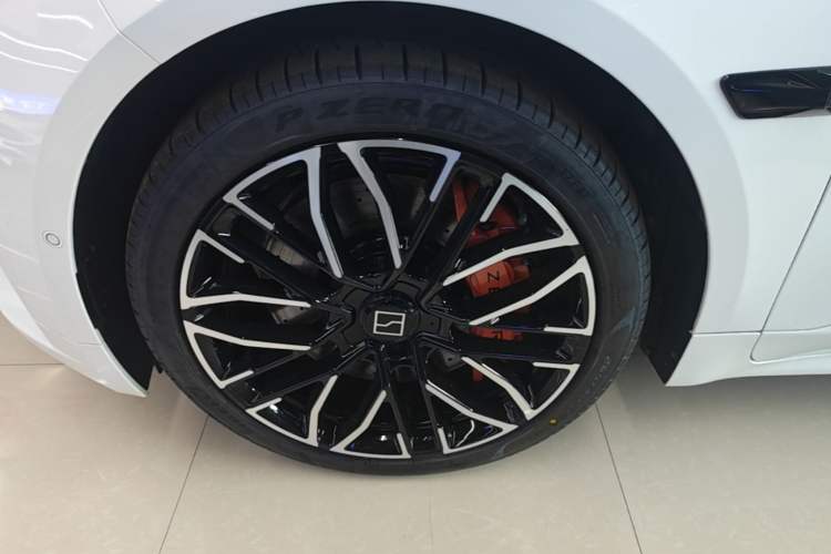 Used Zeekr 001 2025 YOU Edition 100 kWh All-Wheel Drive Left Front Wheel Hub