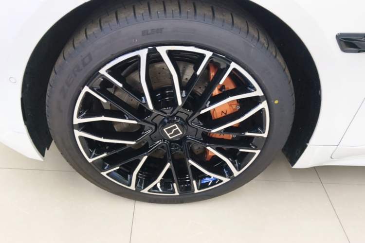 Used Zeekr 001 2025 YOU Edition 100 kWh All-Wheel Drive Left Front Wheel Hub