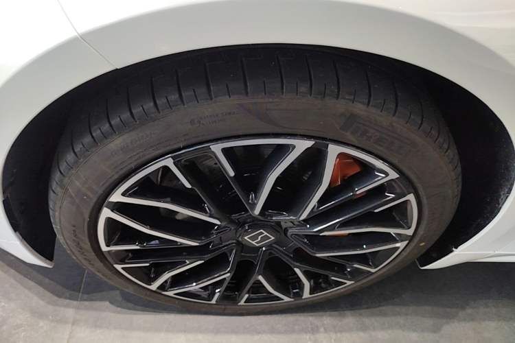 Used Zeekr 001 2025 YOU Edition 100 kWh All-Wheel Drive Left Front Wheel Hub