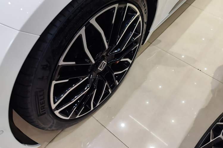Used Zeekr 001 2025 YOU Edition 100 kWh All-Wheel Drive Left Front Wheel Hub