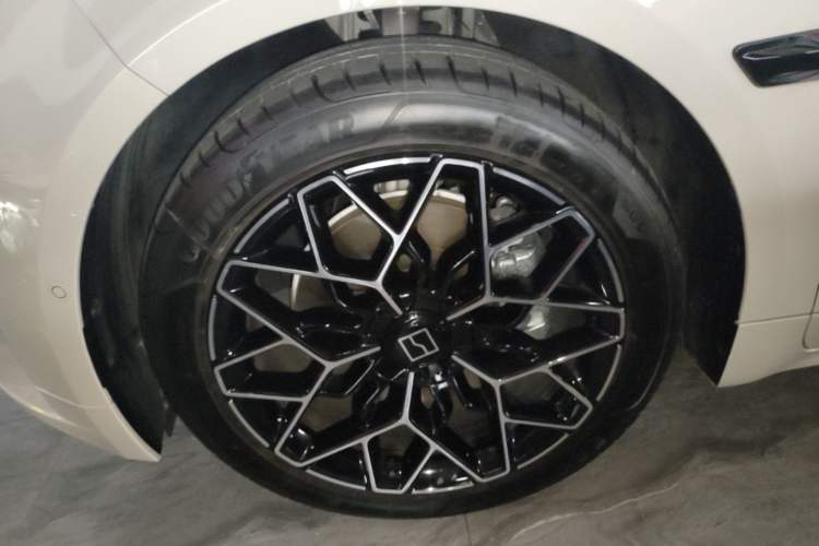 Used Zeekr 001 2025 WE Edition 100 kWh Rear-Wheel Drive Left Front Wheel Hub