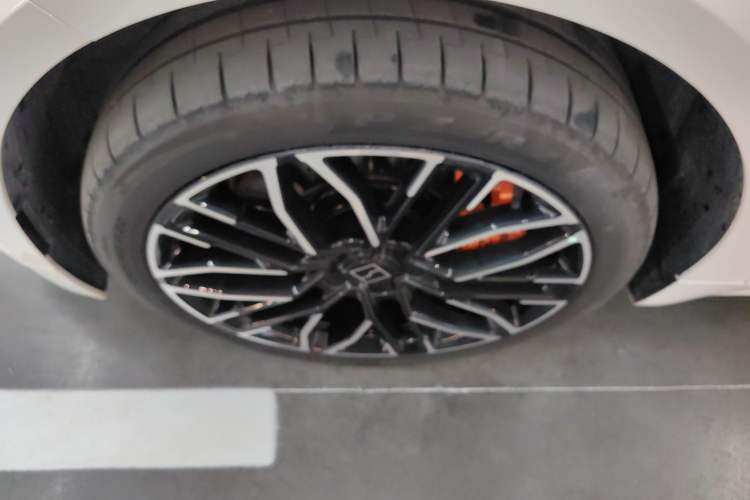 Used Zeekr 001 2025 YOU Edition 100 kWh All-Wheel Drive Left Front Wheel Hub