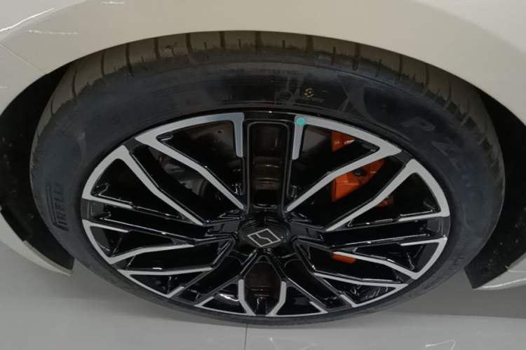 Used Zeekr 001 2025 YOU Edition 100 kWh All-Wheel Drive Left Front Wheel Hub