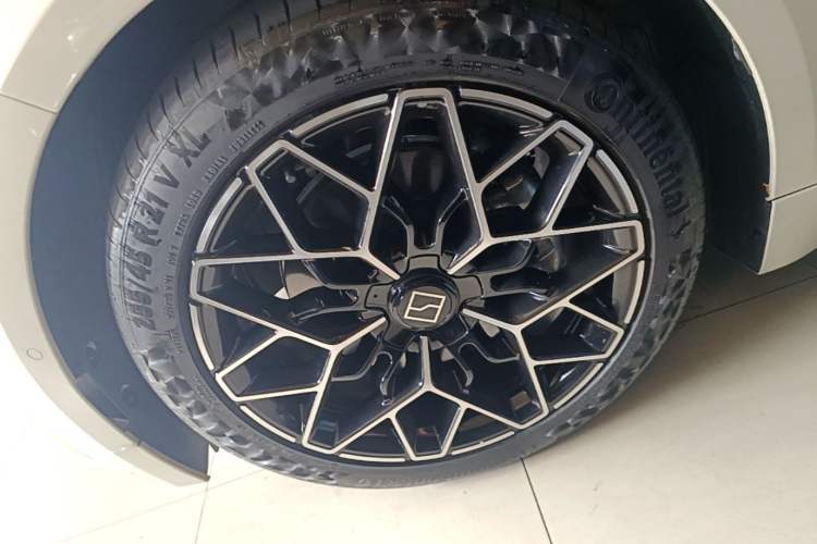 Used Zeekr 001 2025 WE Edition 95 kWh All-Wheel Drive Left Front Wheel Hub