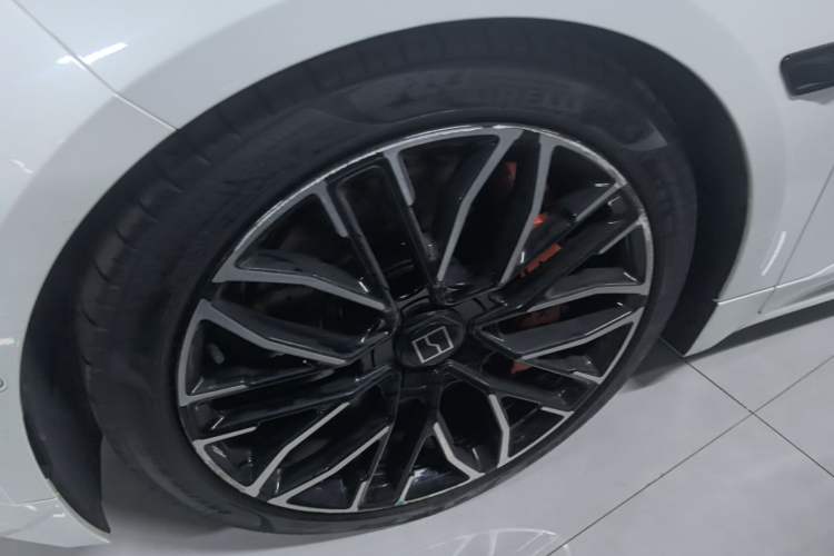 Used Zeekr 001 2025 YOU Edition 100 kWh All-Wheel Drive Left Front Wheel Hub
