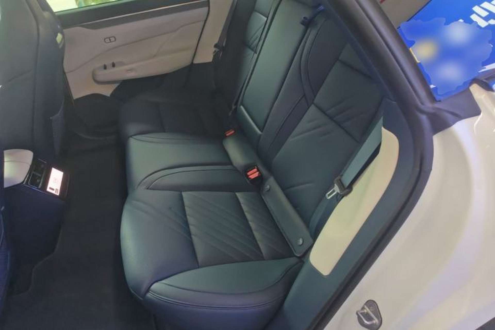 Used Zeekr 001 2025 YOU Edition 100 kWh All-Wheel Drive Left Rear Seat