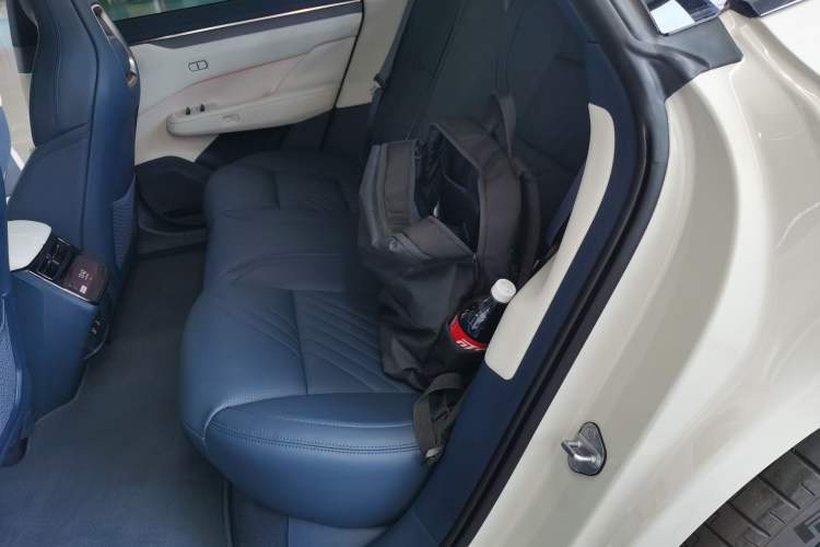 Used Zeekr 001 2025 YOU Edition 100 kWh All-Wheel Drive Left Rear Seat