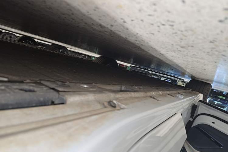 Used Zeekr 001 2025 YOU Edition 100 kWh All-Wheel Drive Left Side Sill