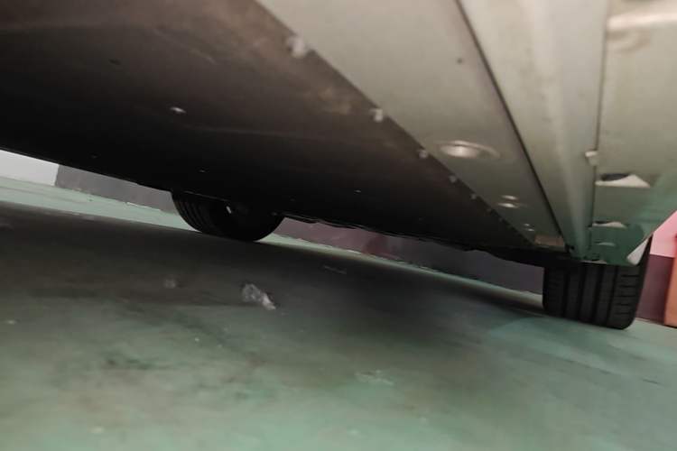 Used Zeekr 001 2025 YOU Edition 100 kWh All-Wheel Drive Left Side Sill