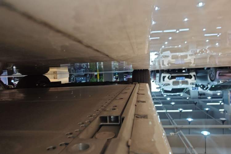 Used Zeekr 001 2025 WE Edition 95 kWh All-Wheel Drive Left Side Sill