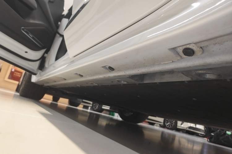 Used Zeekr 001 2025 YOU Edition 100 kWh All-Wheel Drive Left Side Sill