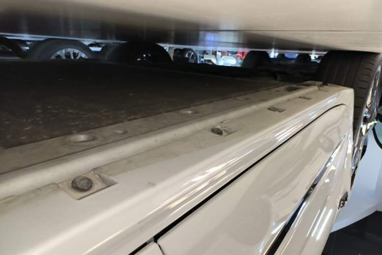 Used Zeekr 001 2025 YOU Edition 100 kWh All-Wheel Drive Left Side Sill
