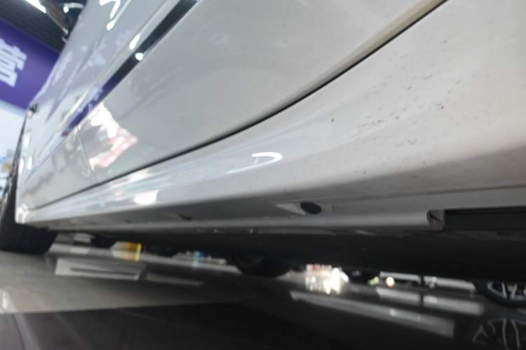 Used Zeekr 001 2025 YOU Edition 100 kWh All-Wheel Drive Left Side Sill