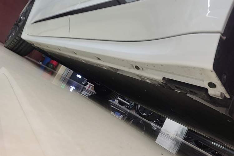 Used Zeekr 001 2025 YOU Edition 100 kWh All-Wheel Drive Left Side Sill
