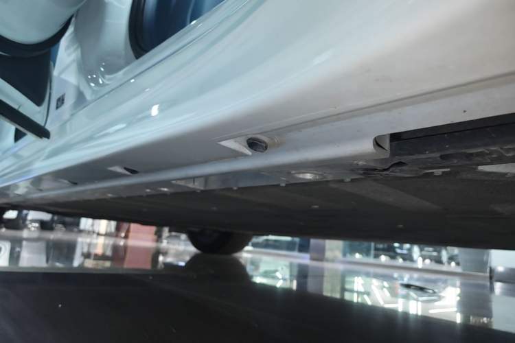 Used Zeekr 001 2025 YOU Edition 100 kWh All-Wheel Drive Left Side Sill