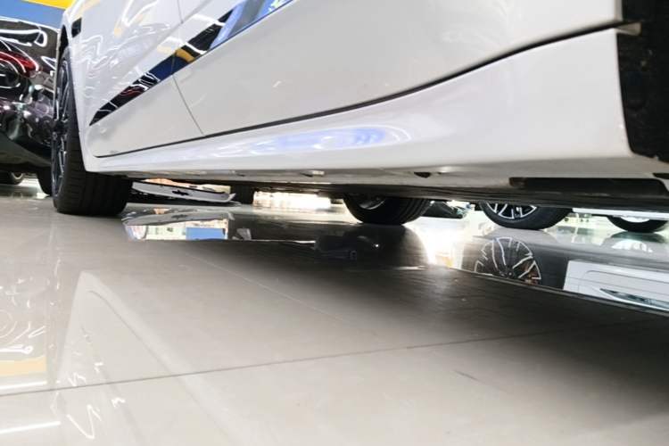 Used Zeekr 001 2025 YOU Edition 100 kWh All-Wheel Drive Left Side Sill
