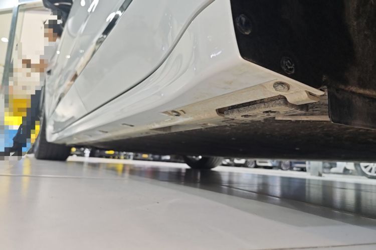 Used Zeekr 001 2025 YOU Edition 100 kWh All-Wheel Drive Left Side Sill