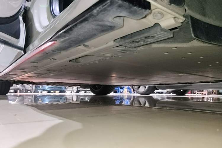 Used Zeekr 001 2025 WE Edition 95 kWh All-Wheel Drive Left Side Sill