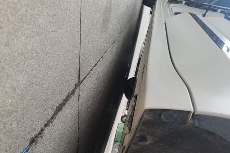 Used Zeekr 001 2025 WE Edition 95 kWh All-Wheel Drive Left Side Sill