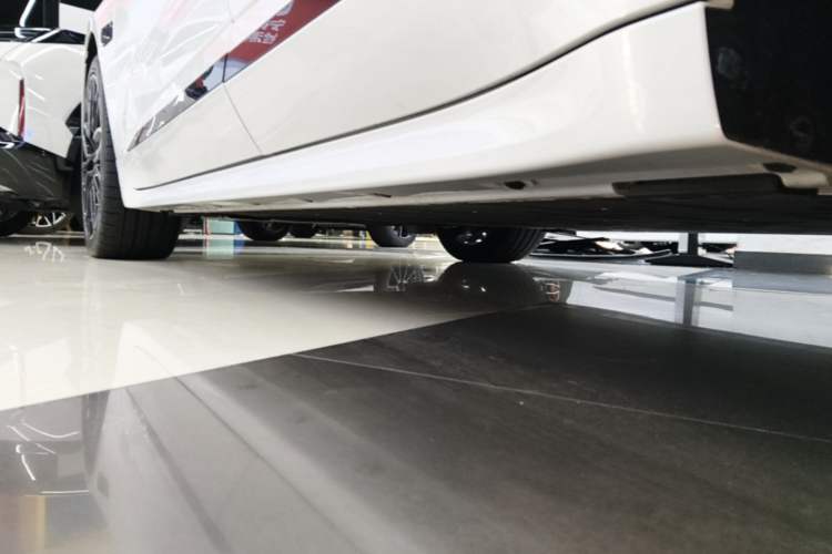 Used Zeekr 001 2025 YOU Edition 100 kWh All-Wheel Drive Left Side Sill