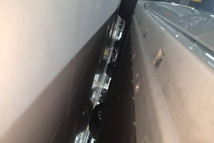 Used Zeekr 001 2025 YOU Edition 100 kWh All-Wheel Drive Left Side Sill